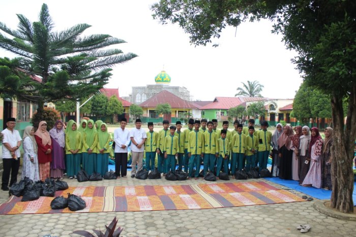 Wujudkan Kepedulian, MTsN 2 Bungo Salurkan Zakat Profesi ASN untuk Siswa Membutuhkan Wujudkan Kepedulian, MTsN 2 Bungo Salurkan Zakat Profesi ASN untuk Siswa Membutuhkan