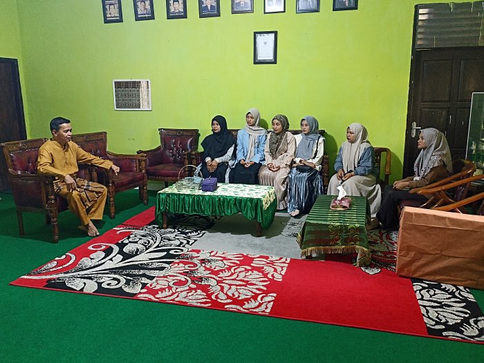 Kepala MTsN 2 Bungo Berikan Pembinaan untuk Mahasiswa PPLK UMMUBA