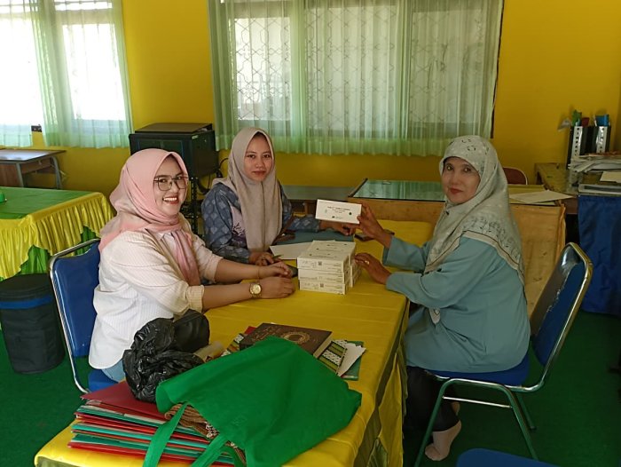 Cegah Anemia, UPT Puskesmas Rimbo Tengah Lakukan Pemantauan Pemberian Tablet Tambah Darah di MTsN 2 Bungo