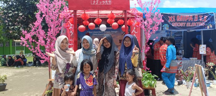 Guru MTsN 2 Bungo Dukung Stand Kewirausahaan MAN 1 Bungo Guru MTsN 2 Bungo Dukung Stand Kewirausahaan MAN 1 Bungo