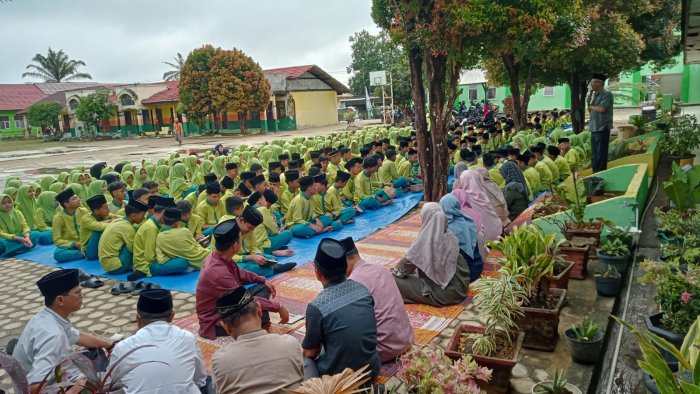MTsN 2 Bungo Adakan Yasinan dan Arahan Waka Humas