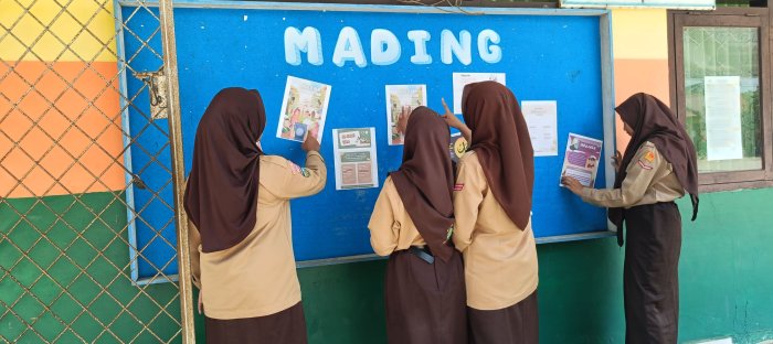 Siswa MTsN 2 Bungo Antusias Membaca Pengumuman madrasah 