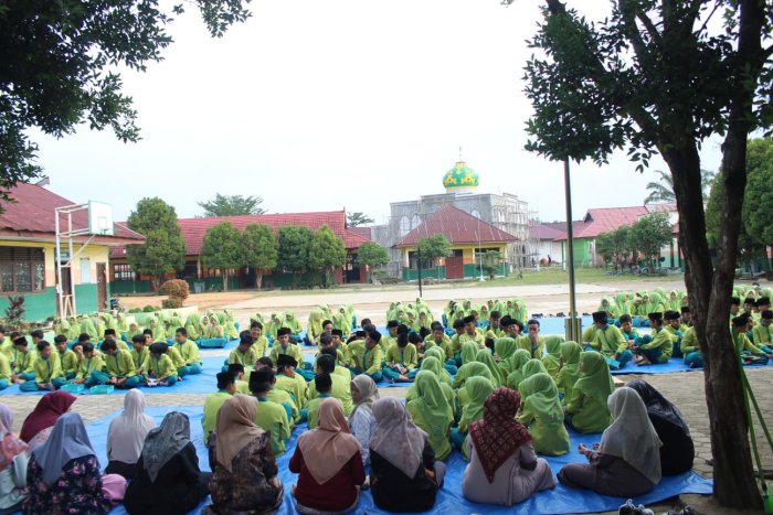 Perkuat Karakter Religius, MTsN 2 Bungo Gelar Rutinitas Muhadharah dan Tahfidz Quran