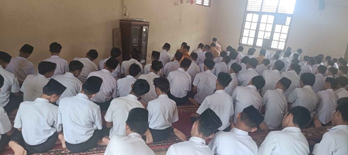 holat Zuhur Berjemaah Tetap Terlaksana di Semester Genap MTsN 2 Bungo