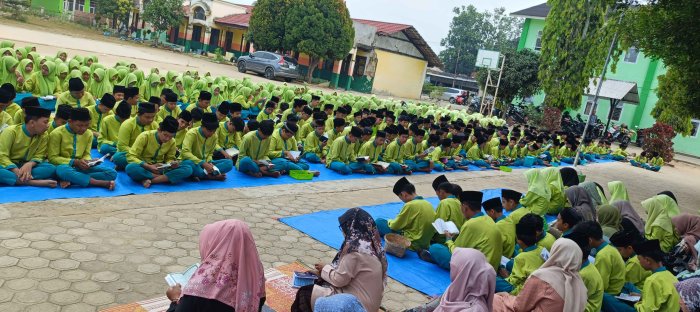 MTsN 2 Bungo Gelar Yasinan Rutin, VII E Tampil sebagai Petugas Pelaksana