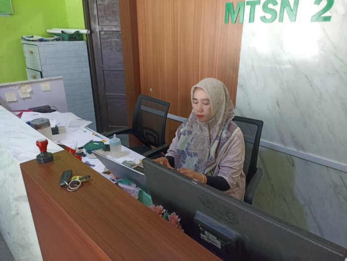Penata Layanan Operasional MTsN 2 Bungo Tuntaskan Penginputan PDUM dan Web Manajemen Ijazah