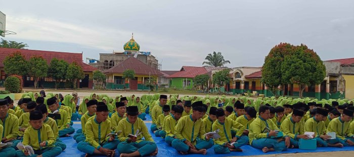 MTsN 2 Bungo Adakan Yasinan dan Tahlil Rutin Jumat Pagi