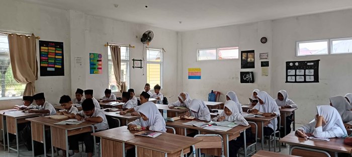 Siswa MTsN 2 Bungo Gelar Literasi Pagi di Kelas Siswa MTsN 2 Bungo Gelar Literasi Pagi di Kelas