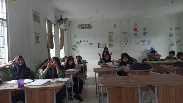 Hadirkan Suasana Baru, KBM Seru di Kelas VII MTsN 2 Bungo Bikin Siswa Makin Semangat Belajar Hadirkan Suasana Baru, KBM Seru di Kelas VII MTsN 2 Bungo Bikin Siswa Makin Semangat Belajar