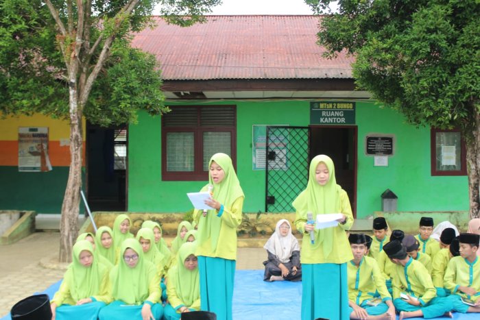 Sambut Ramadhan, Siswa Kelas IX F MTsN 2 Bungo Berikan Tausiyah Menyentuh di Lapangan Madrasah Sambut Ramadhan, Siswa Kelas IX F MTsN 2 Bungo Berikan Tausiyah Menyentuh di Lapangan Madrasah