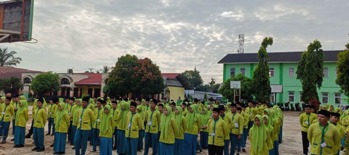 Perkuat Mental dan Spiritual Siswa Kelas IX MTsN 2 Bungo Gelar Apel Pagi Sebelum Masuki Ruang Ujian Perkuat Mental dan Spiritual Siswa Kelas IX MTsN 2 Bungo Gelar Apel Pagi Sebelum Masuki Ruang Ujian