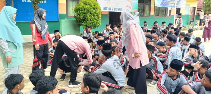 Razia Rambut Digelar Usai Peringatan di Lapangan Madrasah