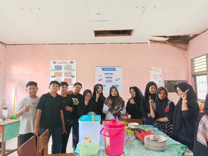 Siswa Kelas IX D MTsN 2 Bungo Praktik Memasak
