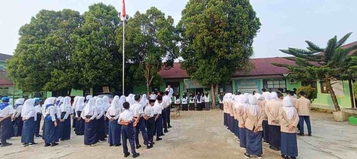 Kobarkan Semangat Baru, Kepala MTsN 2 Bungo Pimpin Apel Perdana dan Persiapan MATAMUDA Bersama OSIM, Pramuka, dan PMR