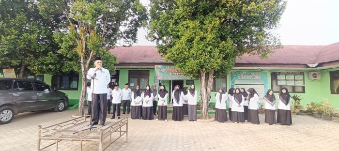 Tingkatkan Akurasi Administrasi, MTsN 2 Bungo Lakukan Pembaruan Data Guru dan Staf Tahun Ajaran 2026/2027
