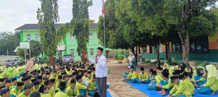 Kepala Madrasah Beri Arahan untuk Tingkatkan Disiplin Siswa