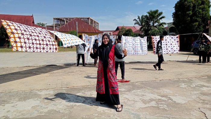 Siswa MTsN 2 Bungo Praktik Membatik di Madrasah