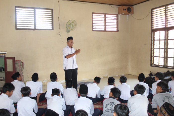 Sempurnakan Ibadah, Siswa Kelas VII MTsN 2 Bungo Ikuti Kelas Ramadhan Bersama Bapak Muhroji