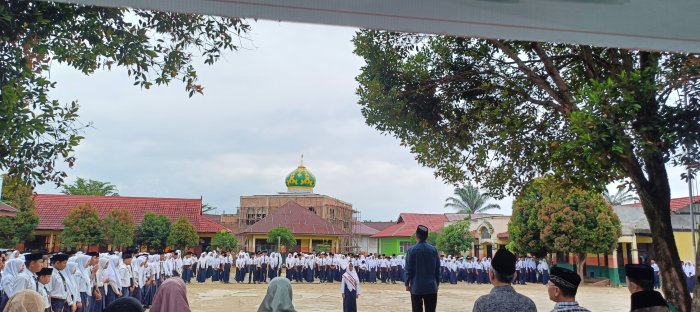 Upacara Bendera MTsN 2 Bungo Berlangsung Khidmat dan Tertib