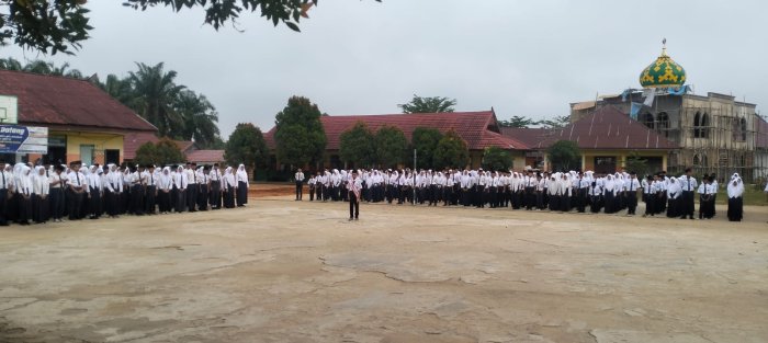 Upacara Bendera Senin di MTsN 2 Bungo Berlangsung Khidmat
