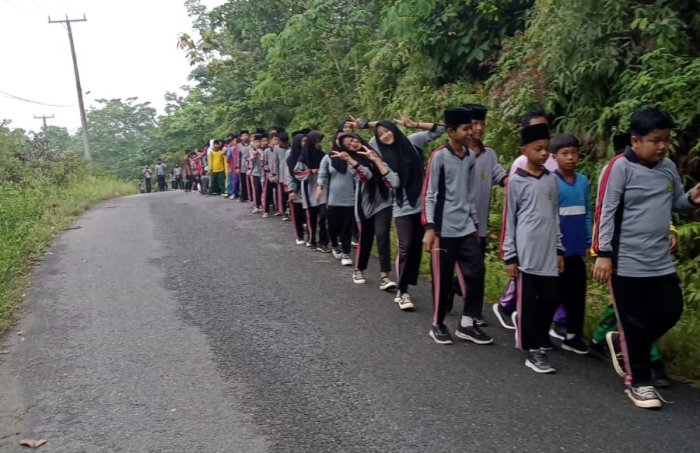 Jaga Kebugaran, MTsN 2 Bungo Gelar Jalan Santai Rutin Hari Sabtu