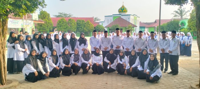 Kekompakan Tanpa Batas, Guru dan Staf TU MTsN 2 Bungo Sukseskan Kegiatan MATAMUDA