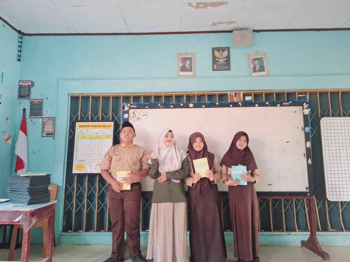 Siswa Kelas VIII E Raih Tiga Besar Peringkat Semester