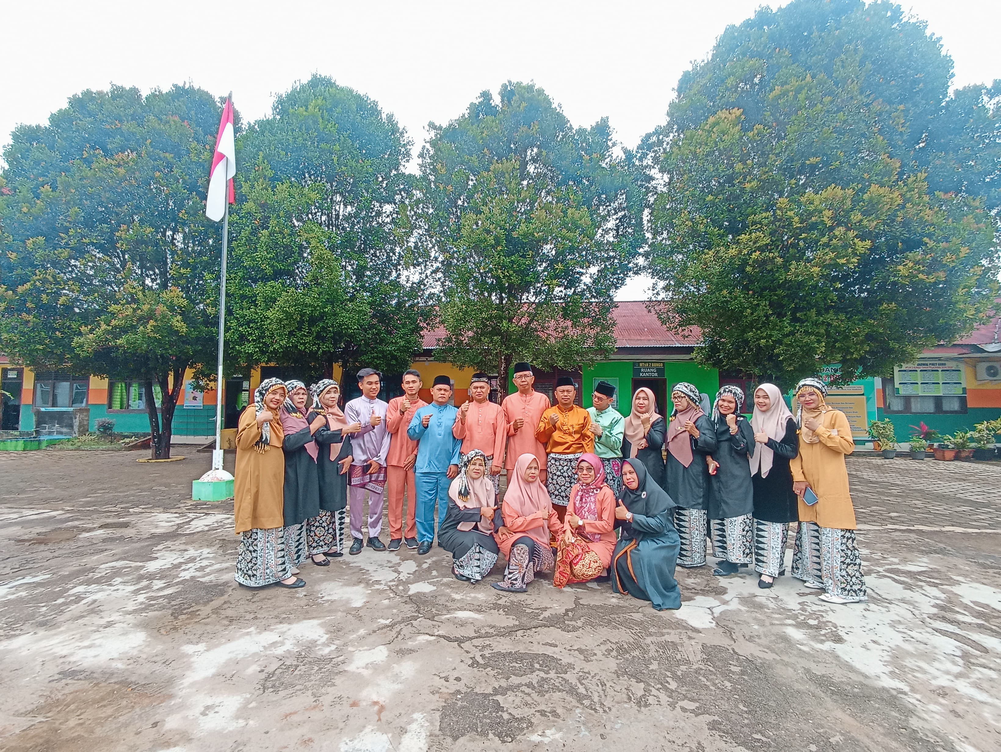 MTsN 2 BUNGO GELAR UPACARA PERINGATAN HUT KE -68 PROVINSI JAMBI 