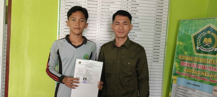 MTsN 2 Bungo Gelar Penyerahan Sertifikat TKA kepada Siswa-Siswi
