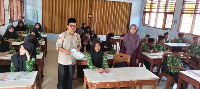 Peningkatan Mutu Pembelajaran, Waka Kurikulum Tinjau KBM di Kelas VIII F