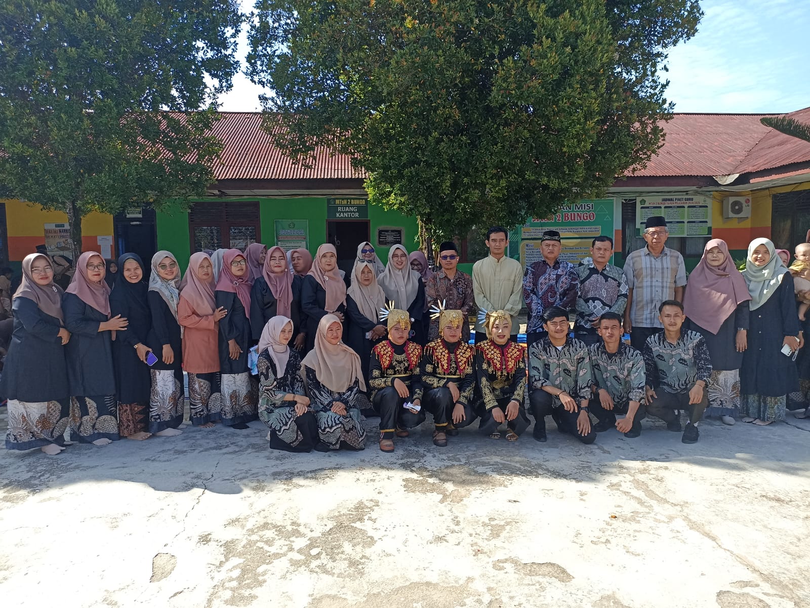 PERPISAHAN HANGAT MAHASISWA PPL UMMUBA DI MTsN 2 BUNGO 