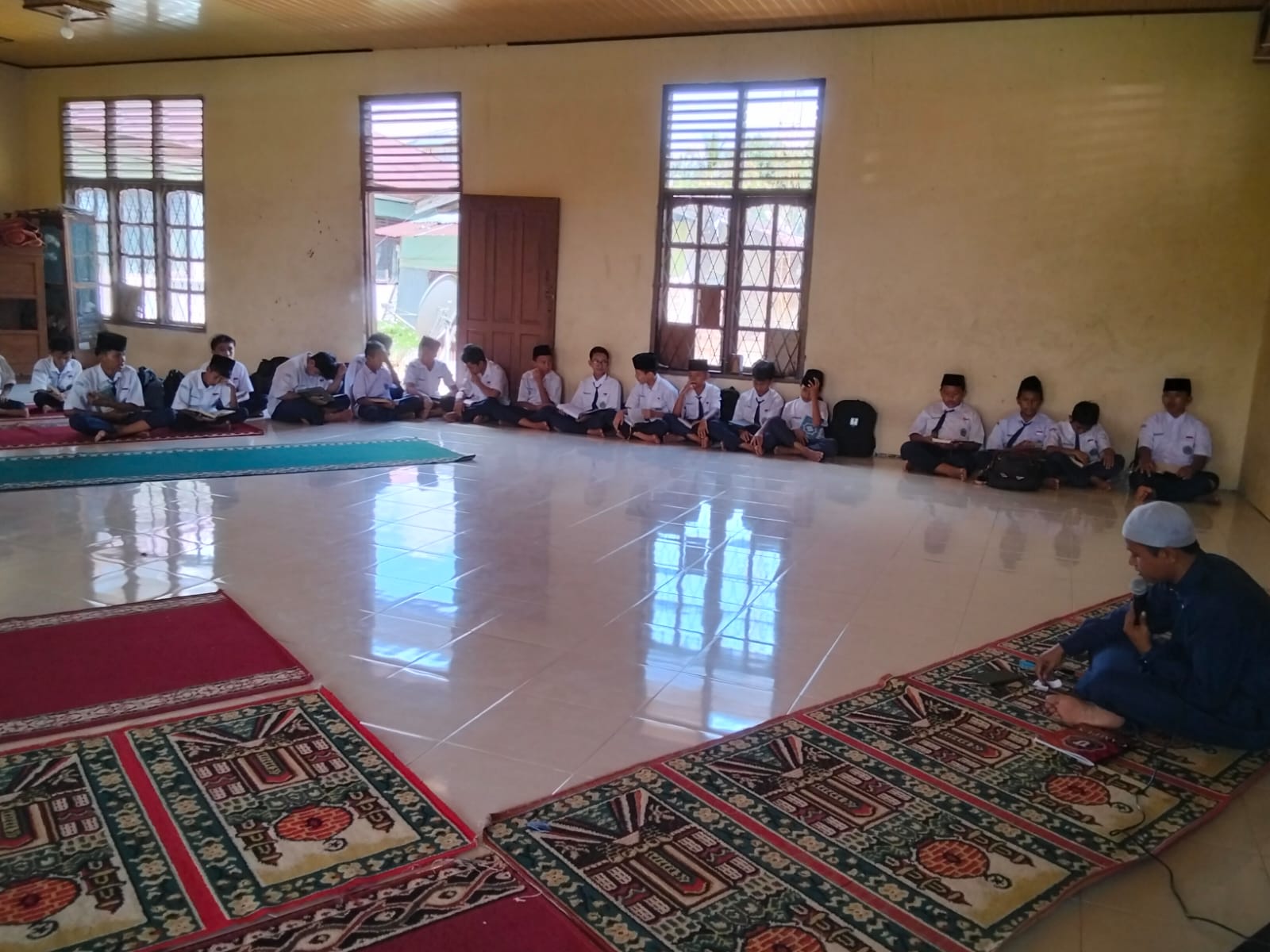 SISWA TAHFIZD KELAS VII MTsN 2 BUNGO JALANI UJIAN HAFALAN AL-QUR'AN