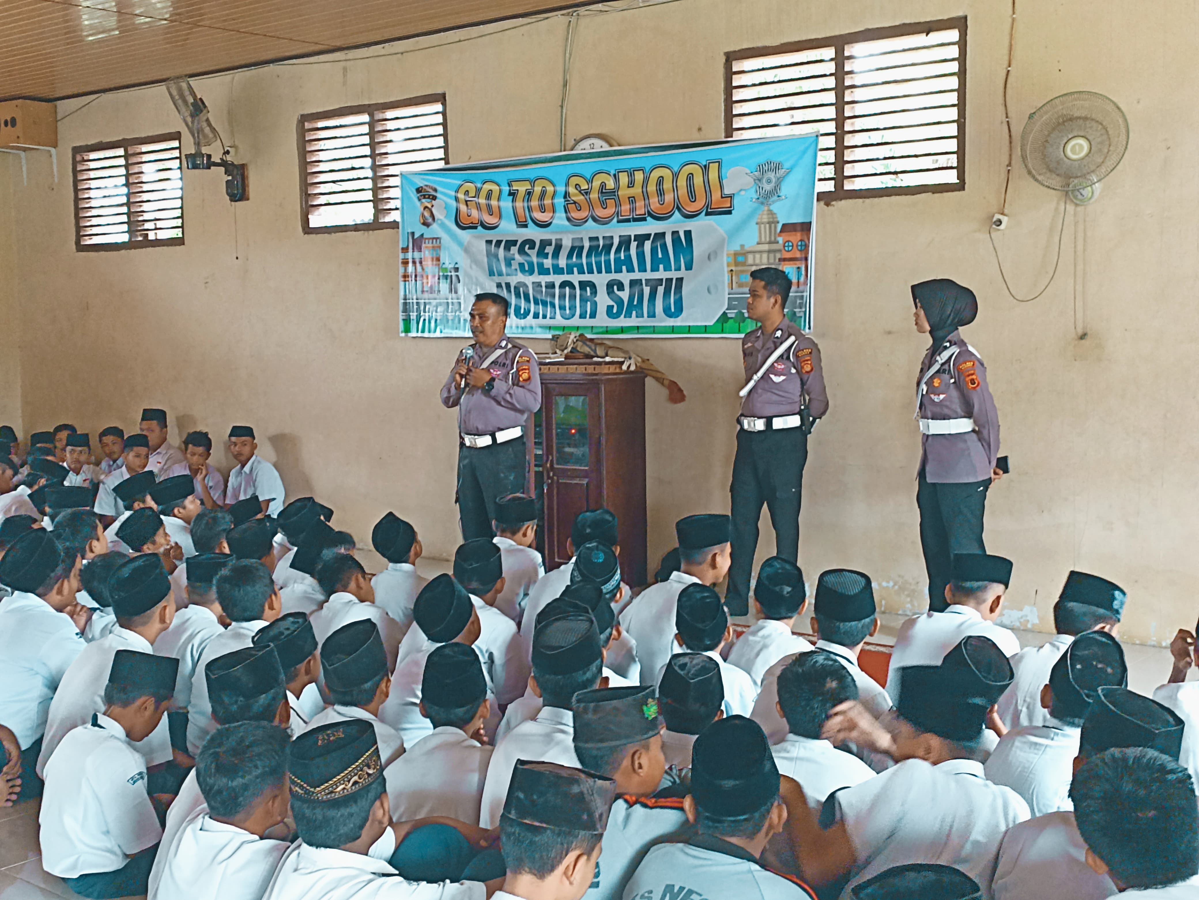 GO TO SCHOOL KESELAMATAN NO SATU 