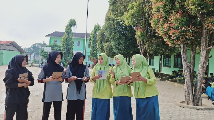 Keseruan Class Meeting MTsN 2 Bungo: Lomba Susun Kata Antar Kelas Asah Kecepatan Berpikir Siswa