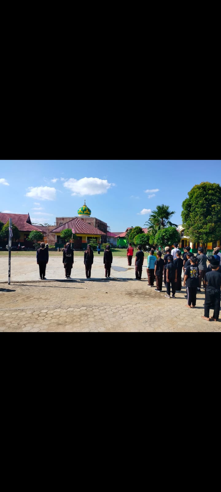 KEGIATAN PRAMUKA RUTIN WARNAI JUMAAT SORE DI MTsN 2 BUNGO