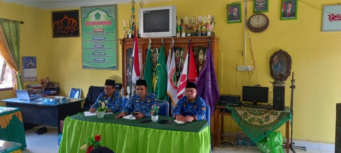 Diwarnai Evaluasi Mendalam, Kepala dan Majelis Guru MTsN 2 Bungo Gelar Rapat Pleno Kelulusan Siswa Kelas IX