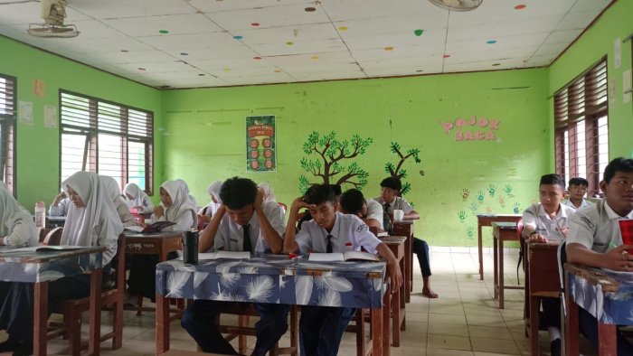 Awali Tahun Ajaran Baru, Siswa Kelas IX B MTsN 2 Bungo Antusias Belajar Matematika Bersama Ibu Jelita