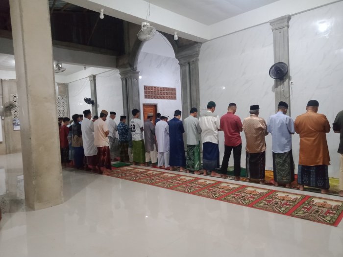 Siswa MTsN 2 Bungo Laksanakan Tarawih di Masjid Baiturahman pada Malam ke-28 Ramadan