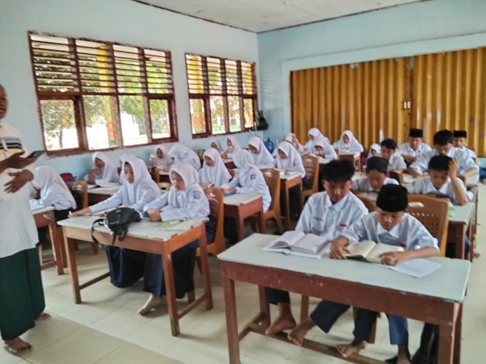 Siswa MTsN 2 Bungo Pelajari Tajwid dalam Kegiatan Tahfidz
