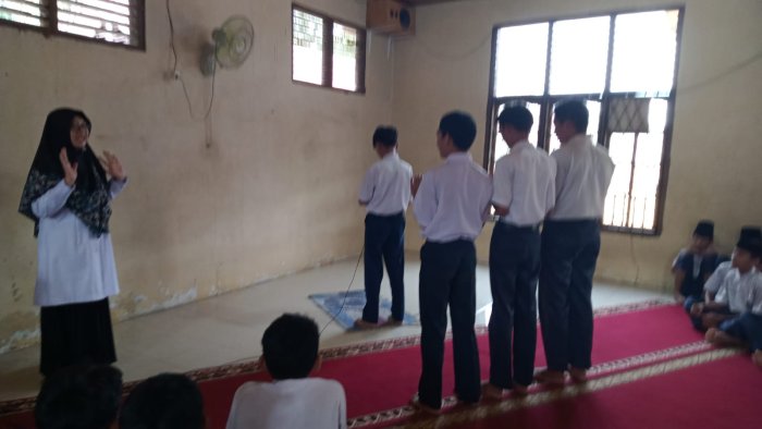 Sempurnakan Ibadah, Siswa Kelas 9 MTsN 2 Bungo Ikuti Praktik Sholat di Pesantren Kilat Sempurnakan Ibadah, Siswa Kelas 9 MTsN 2 Bungo Ikuti Praktik Sholat di Pesantren Kilat