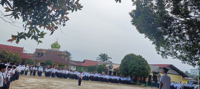 MTsN 2 Bungo Laksanakan Upacara Bendera Rutin Setiap Senin