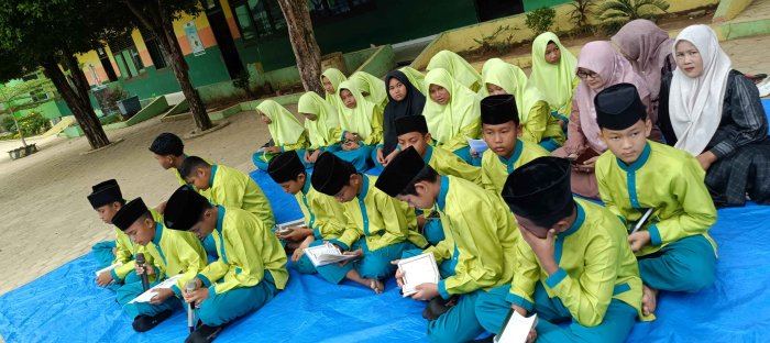 MTsN 2 Bungo Gelar Yasinan Rutin Setiap Jumat Pagi MTsN 2 Bungo Gelar Yasinan Rutin Setiap Jumat Pagi