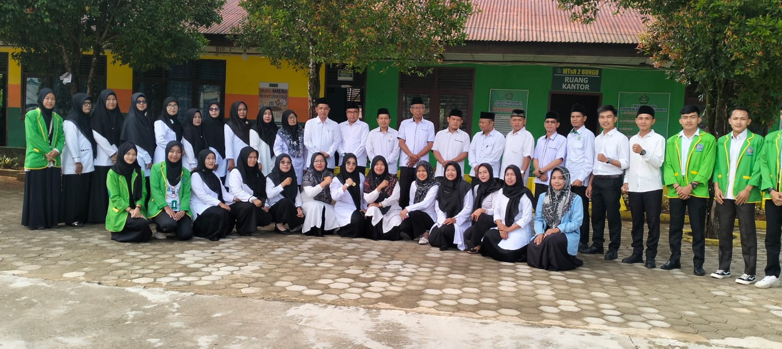 MTsN 2 BUNGO SELENGGARAKAN UPACARA PERINGTAN HARI KESAKTIAN PANCASILA 