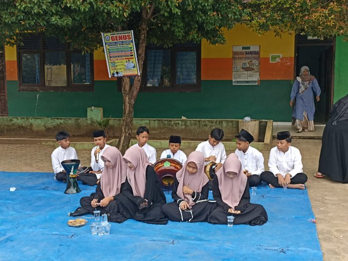 Tim Hadroh MTsN 2 Bungo Tampil Meriahkan Peringatan Isra Miraj