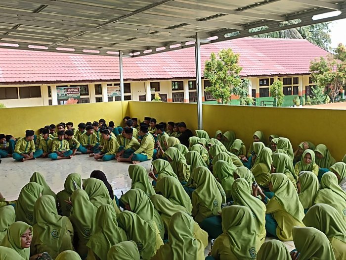 Bekali Mental Siswa Jelang Ujian Madrasah, Bapak Didy Haryadi Sampaikan Arahan Khusus di Mushollah MTsN 2 Bungo