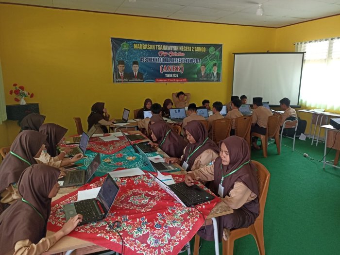 Pelaksanaan ANBK Hari Kedua di MTsN 2 Bungo Berjalan Lancar
