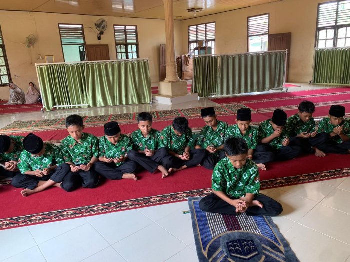 Sholat Dhuha Rutin, Ciptakan Suasana Penuh Keberkahan