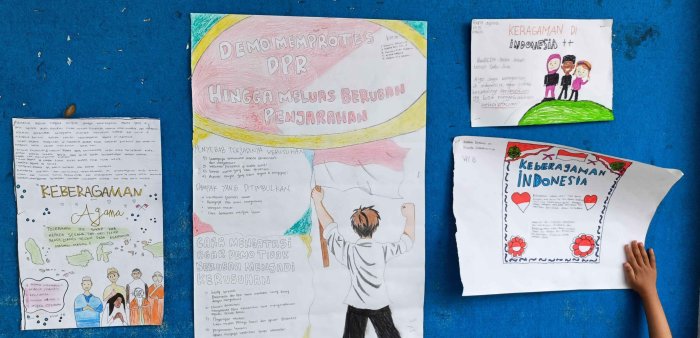 Siswa MTsN 2 Bungo Suarakan Persatuan dan Isu Sosial Lewat Karya Mading Siswa MTsN 2 Bungo Suarakan Persatuan dan Isu Sosial Lewat Karya Mading