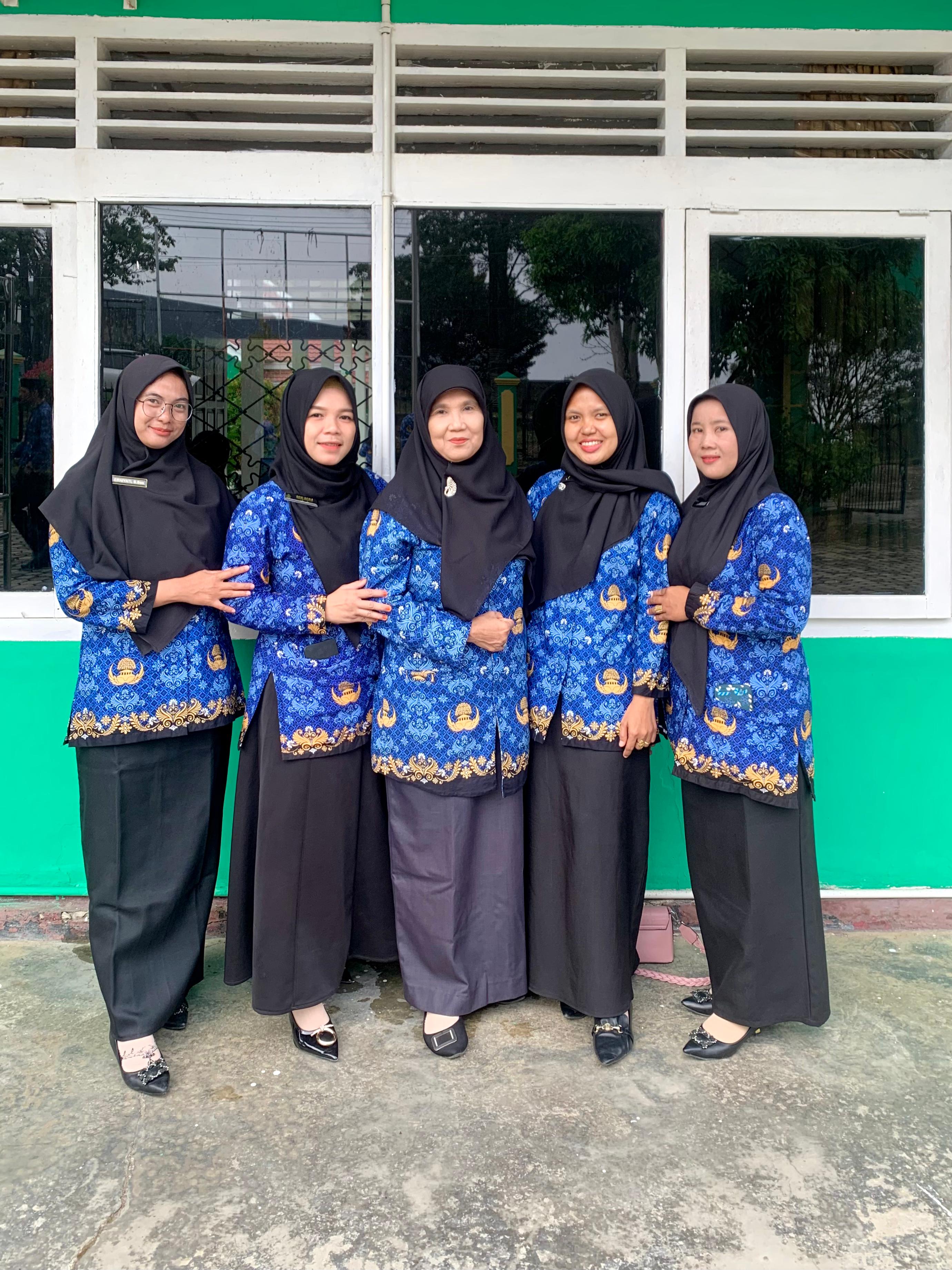 SEMANGGAT YANG BERKOBAR MTsN 2 BUNGO BERTUGAS DALAM UPACARA HARI KESADARAN NASIONAL DI KANTOR KEMENTERIAN AGAMA KABUPATEN BUNGO 