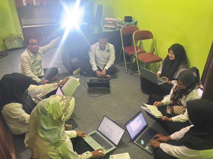 Staf Tata Usaha MTsN 2 Bungo Ikuti Pelatihan E-Kinerja